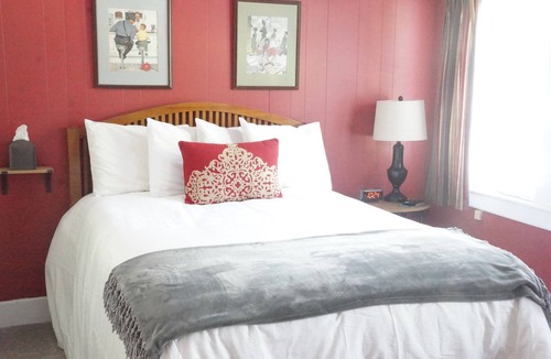 Canadensis Bed & Breakfast | The Frogtown Inn