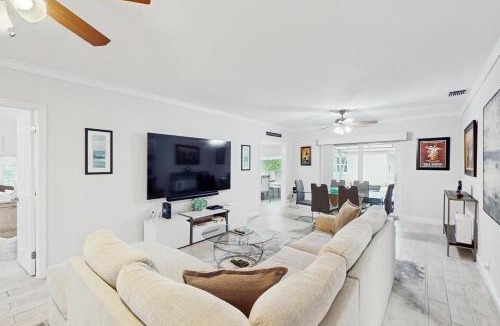 Victoria Park House | The Front House & Cottage