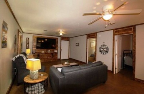 Negreet Cabin | The Front Porch 2 BR 2Bath Sleeps 6 Toledo Bend Lake