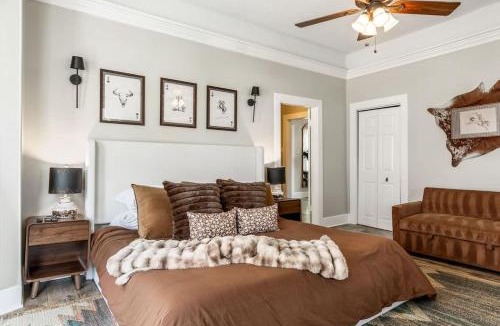 Troy House | The Frontier House