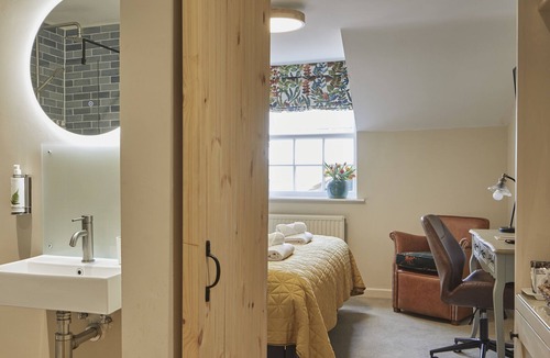 Rudge Bed & Breakfast | The Full Moon Inn