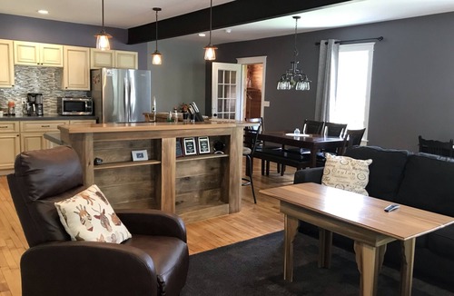 Town of Smyrna House | The Fuller House - 15 Mins from Colgate