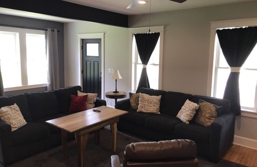 Town of Smyrna House | The Fuller House - 15 Mins from Colgate