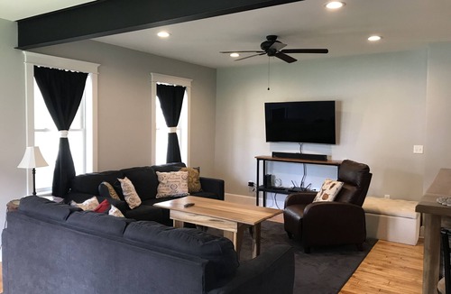 Town of Smyrna House | The Fuller House - 15 Mins from Colgate