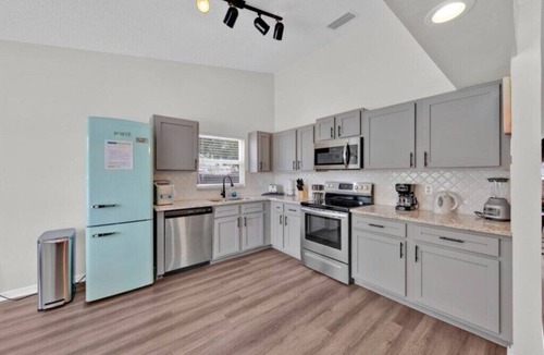 Woodridge House | The Fun House! Private Pool