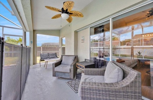 Woodridge House | The Fun House! Private Pool