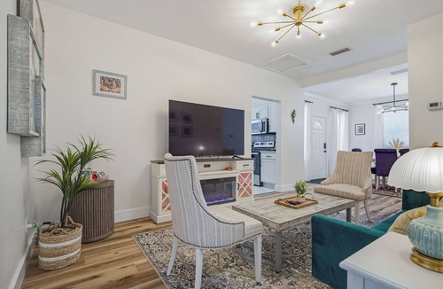 Mobile House | The Funky Float-Stylish Stay Near Downtown Mobile