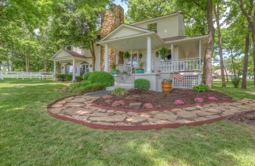 Afton Bed & Breakfast | The Funky Monkey Inn