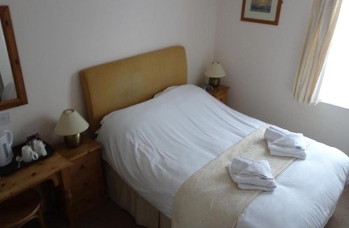 Penwood Hotel | The Furze Bush Inn