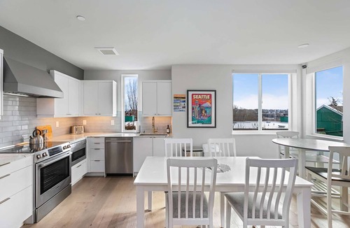 East Queen Anne House | The Futuristic Hoverboard Sweet Suite