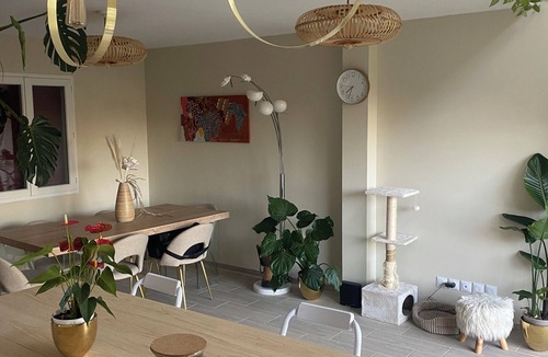 Saint Germain les Arpajon House | The gold house