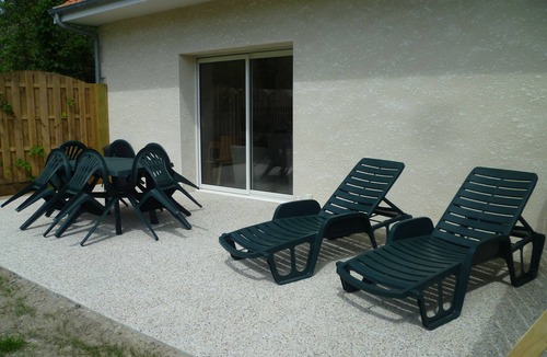 Saint-Quentin-en-Tourmont Cottage | The Gîtes du Marquenterre (red cottage)