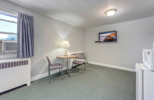 Sarnia Hotel | The Gables inn