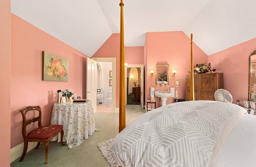 Santa Rosa Bed & Breakfast | The Gables Wine Country Inn
