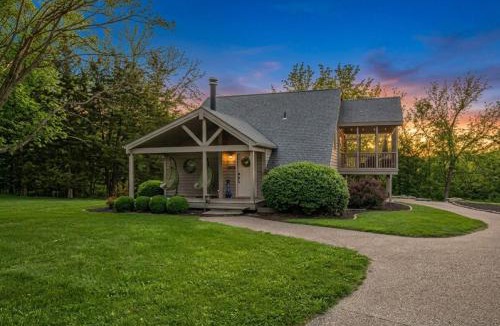 The Galena Territory House | The Galena Glen - Luxe Escape, Sauna!, Hot Tub, Fire Pit, Games