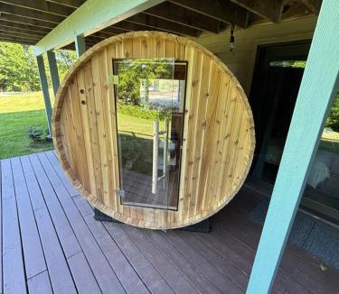 The Galena Territory House | The Galena Glen - Luxe Escape, Sauna!, Hot Tub, Fire Pit, Games