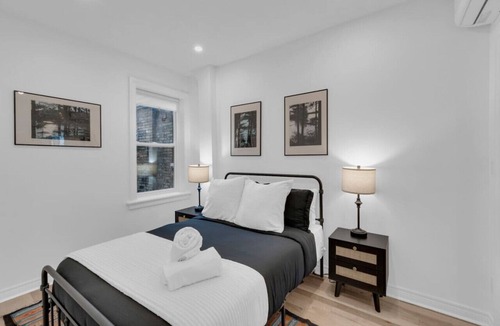 Church and Wellesley House | The Gallery - Designer 3BR - Downtown