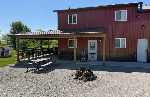 Columbia House | The Galley at Rathbun Lake Iowa