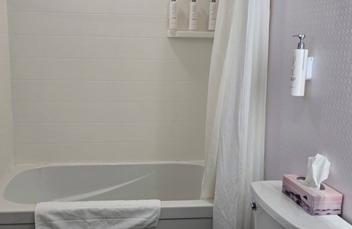 Gananoque Hotel | The Gananoque Inn