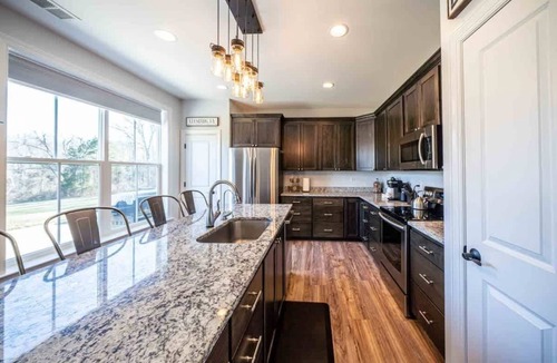 Leesburg Villa | The Garage Mahal w/Hot Tub