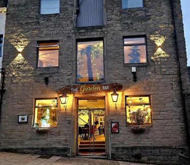 Baildon Hotel | The Garden Bar Rooms