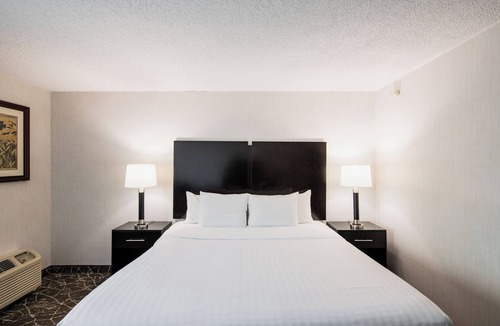 South Plainfield Hotel | The Garden Executive Hotel