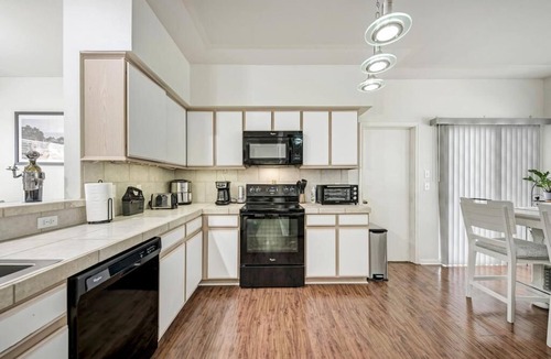 Lakeway House | The Garden House-Vacation~Retreat~Relaxation.