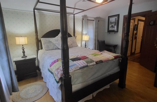 Carbonear Bed & Breakfast | The Garden Room