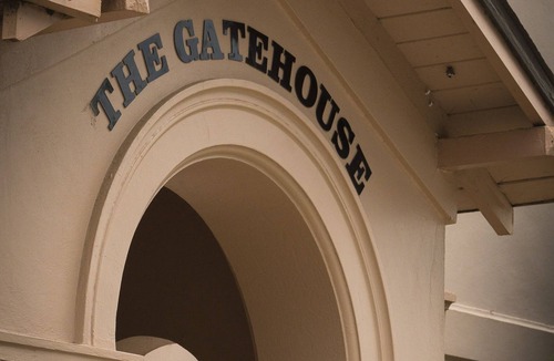 Beechworth House | The gate @ Beechworth