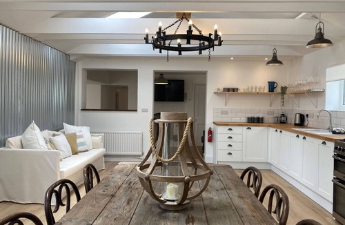 Freshwater Bay Apartment | The Gate