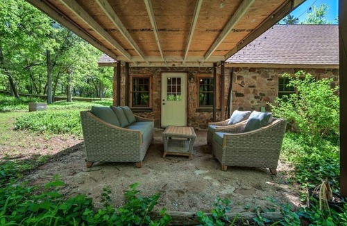 Edmond House | The Gate House, 1 Bedroom Cabin - Edmond, OK