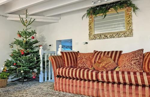 Llanarmon-yn-Ial House | The Gate House