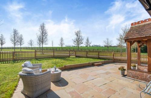 Howlett End House | The Gate Lodge