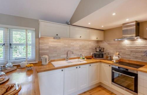 Howlett End House | The Gate Lodge