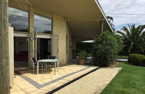 Yering Villa | The Gatehouse at Villa Raedward