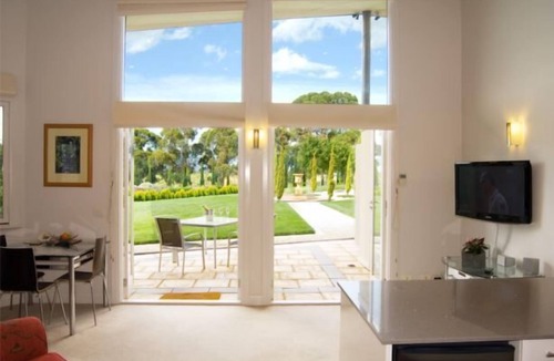 Yering Villa | The Gatehouse at Villa Raedward