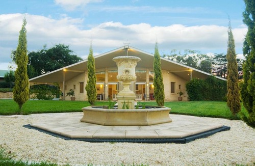 Yering Apartment | The Gatehouse at Villa Raedward