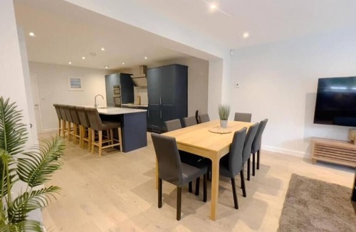 Holt House | The Gatehouse