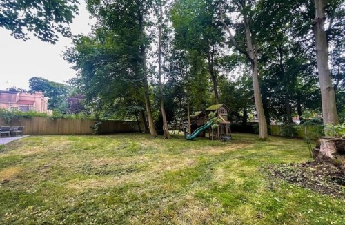 Holt House | The Gatehouse