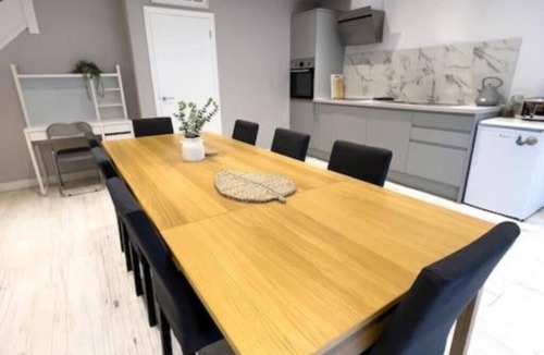 Holt House | The Gatehouse Lodge