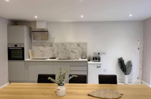 Holt House | The Gatehouse Lodge