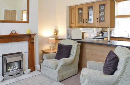 Cayton Cottage | The Gatehouse - UK2482