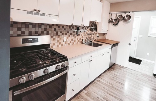 Montgomery Apartment | The Gateway - Central House Family Yard Firepit