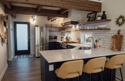 Olde Town House | The Gateway Getaway-peaceful with epic views