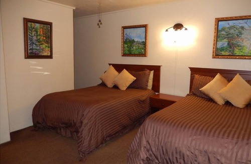 Three Rivers Hotel | The Gateway Restaurant & Lodge