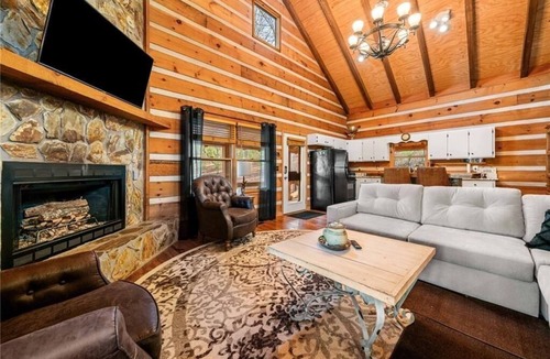 Dial Cabin | The Gathering in Blue Ridge