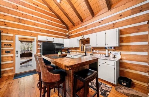 Dial Cabin | The Gathering in Blue Ridge