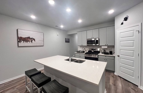 Sterling Ridge House | The Gathering Lovely Spacious 5-bedroom House