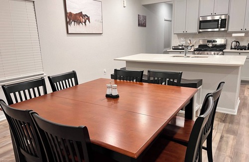 Sterling Ridge House | The Gathering Lovely Spacious 5-bedroom House