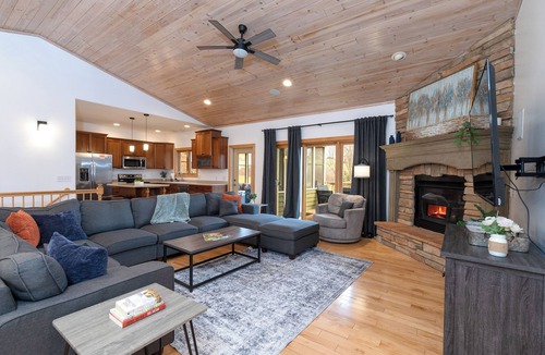 The Galena Territory House | The Gathering Place- Modern, Spacious, 6 Bedrooms